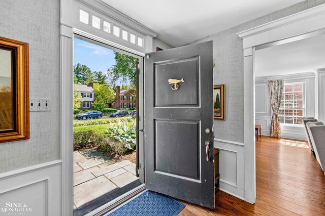 93 Merriweather Road, Grosse Pointe Farms, MI 48236
