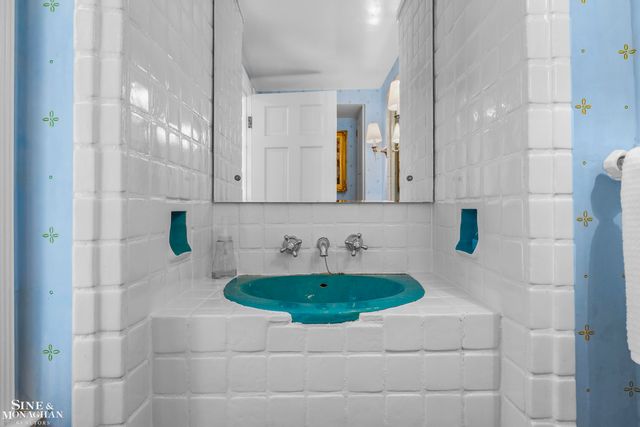 93 Merriweather Road, Grosse Pointe Farms, MI 48236