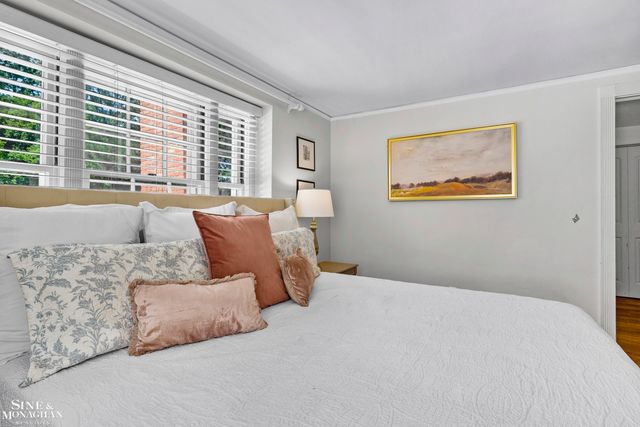 93 Merriweather Road, Grosse Pointe Farms, MI 48236