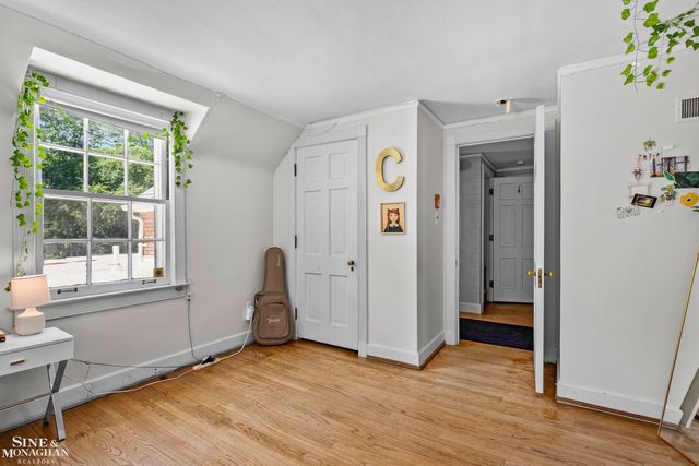 93 Merriweather Road, Grosse Pointe Farms, MI 48236