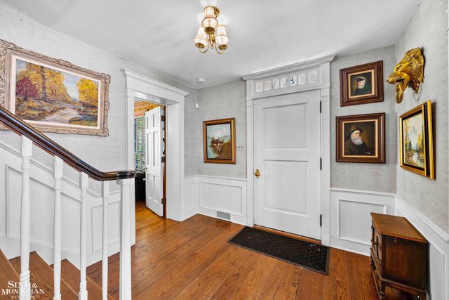 93 Merriweather Road, Grosse Pointe Farms, MI 48236