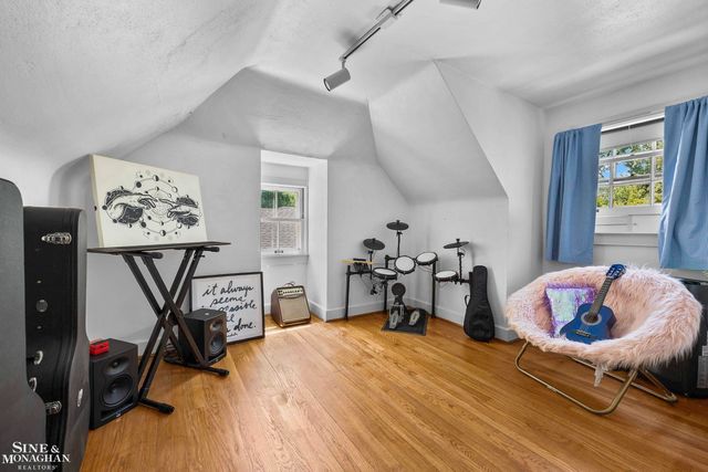 93 Merriweather Road, Grosse Pointe Farms, MI 48236