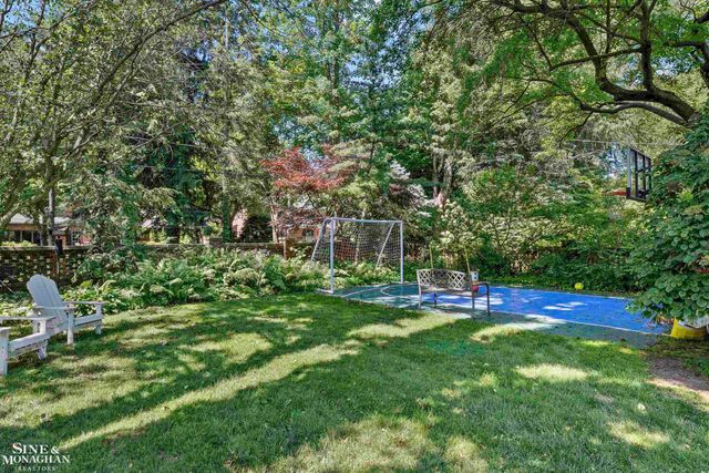 93 Merriweather Road, Grosse Pointe Farms, MI 48236