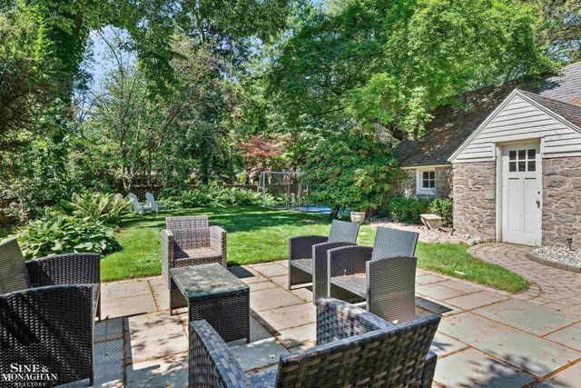 93 Merriweather Road, Grosse Pointe Farms, MI 48236