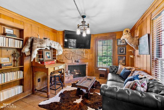 93 Merriweather Road, Grosse Pointe Farms, MI 48236
