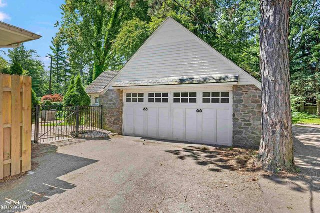93 Merriweather Road, Grosse Pointe Farms, MI 48236