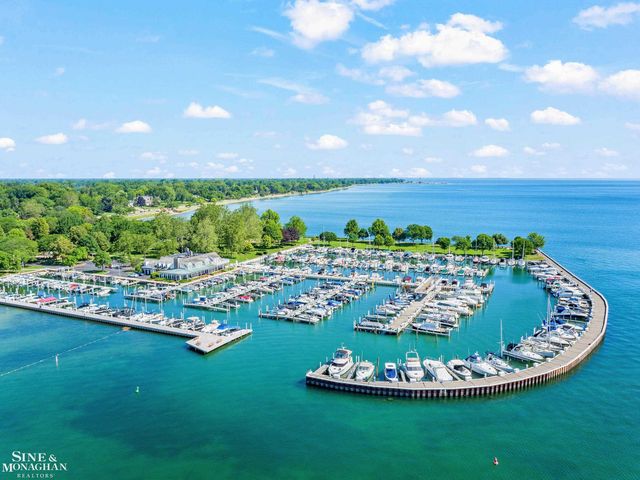 93 Merriweather Road, Grosse Pointe Farms, MI 48236
