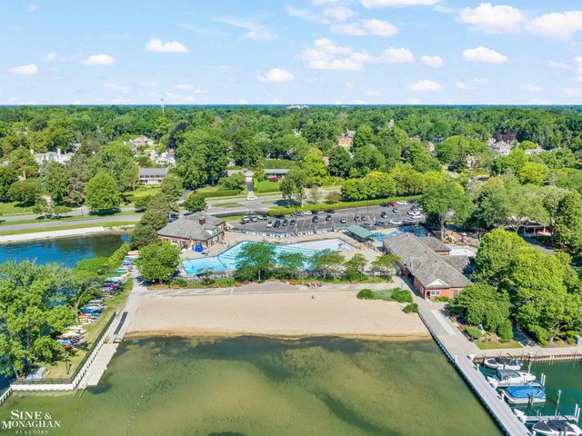 93 Merriweather Road, Grosse Pointe Farms, MI 48236