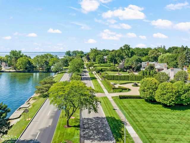 93 Merriweather Road, Grosse Pointe Farms, MI 48236