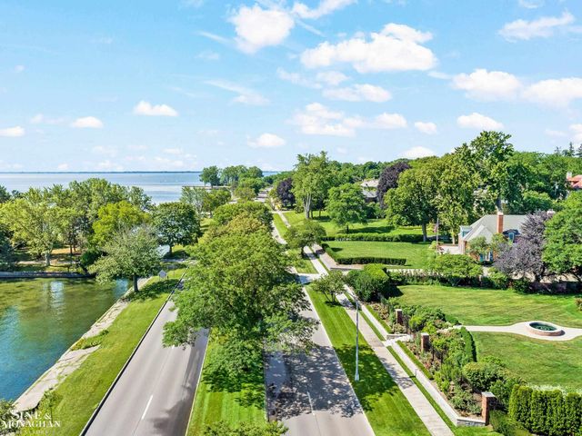 93 Merriweather Road, Grosse Pointe Farms, MI 48236