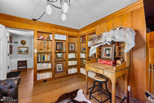 93 Merriweather Road, Grosse Pointe Farms, MI 48236