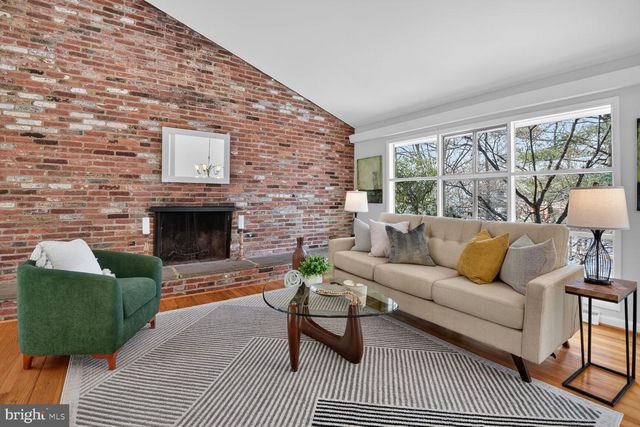 6418 BANNOCKBURN DR, Bethesda, MD 20817