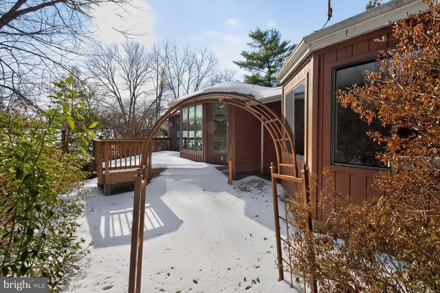 6418 BANNOCKBURN DR, Bethesda, MD 20817