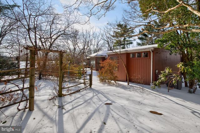 6418 BANNOCKBURN DR, Bethesda, MD 20817