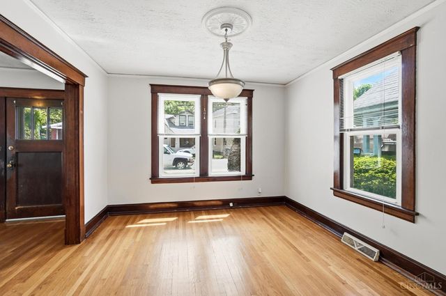 4377 Virginia Ave, Cincinnati, OH 45223