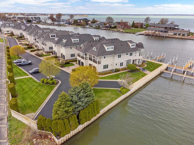 33070 VENETIAN POINTE Drive, Harrison Twp, MI 48045