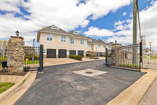 33070 VENETIAN POINTE Drive, Harrison Twp, MI 48045