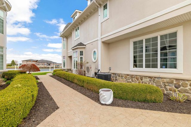 33070 VENETIAN POINTE Drive, Harrison Twp, MI 48045
