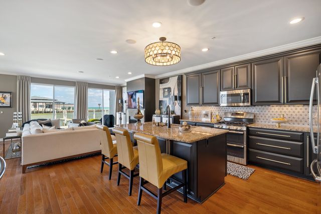33070 VENETIAN POINTE Drive, Harrison Twp, MI 48045
