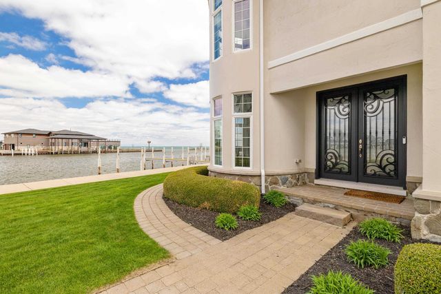33070 VENETIAN POINTE Drive, Harrison Twp, MI 48045