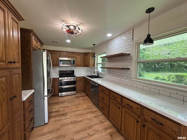 208 Dorris Drive, Metropolis, IL 62960