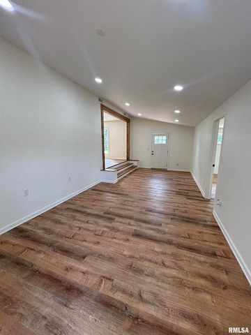 208 Dorris Drive, Metropolis, IL 62960