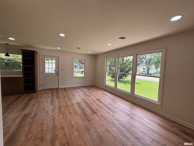 208 Dorris Drive, Metropolis, IL 62960