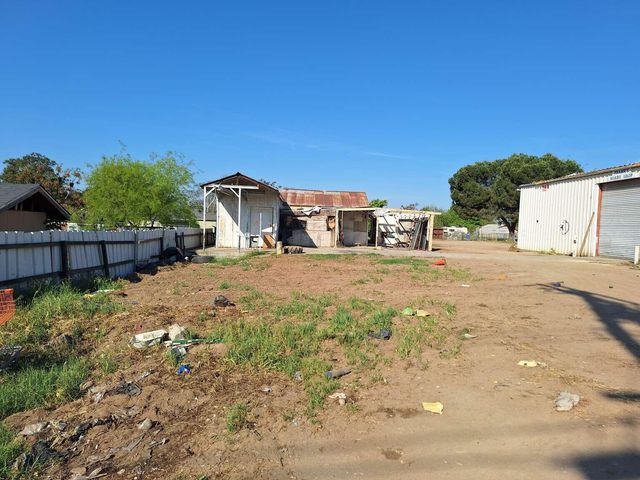1500 E Springville Avenue, Porterville, CA 93257