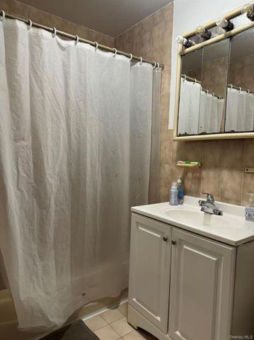 60-59 69th Street, Maspeth, NY 11378