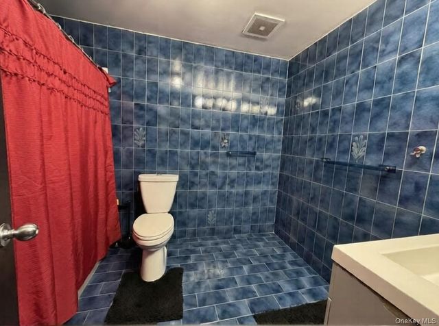 60-59 69th Street, Maspeth, NY 11378