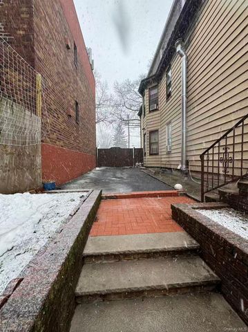 60-59 69th Street, Maspeth, NY 11378