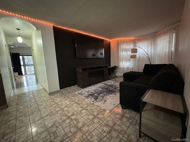 60-59 69th Street, Maspeth, NY 11378