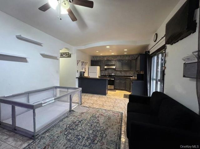 60-59 69th Street, Maspeth, NY 11378