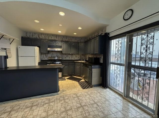 60-59 69th Street, Maspeth, NY 11378