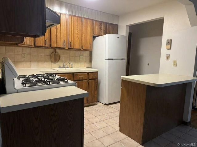 60-59 69th Street, Maspeth, NY 11378