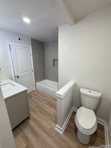 101 Young, Universal City, TX 78148