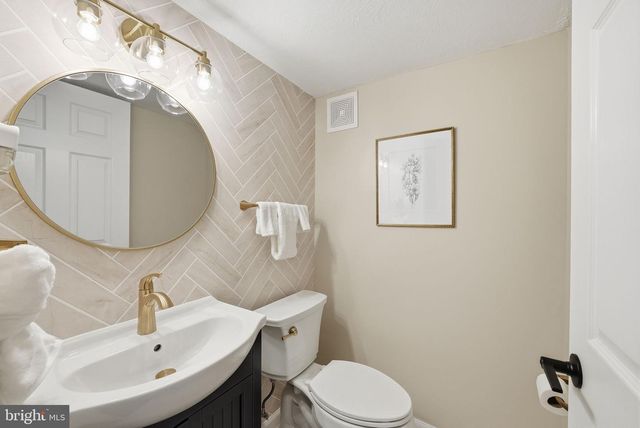 101 PARK HILL CT, Sterling, VA 20164