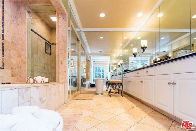 1717 CHEVY CHASE Drive, Beverly Hills, CA 90210