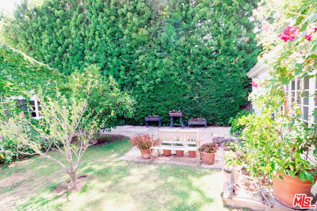 1717 CHEVY CHASE Drive, Beverly Hills, CA 90210