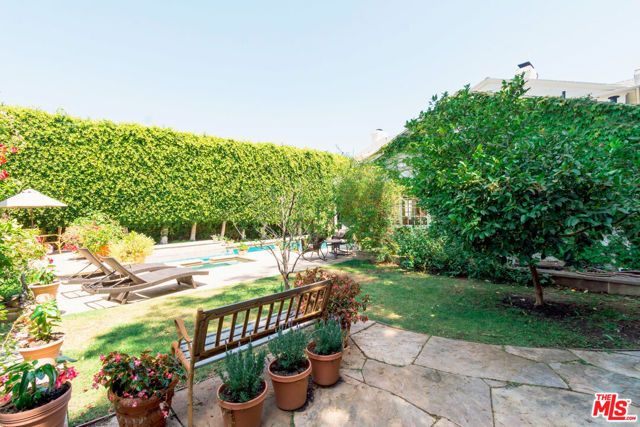 1717 CHEVY CHASE Drive, Beverly Hills, CA 90210