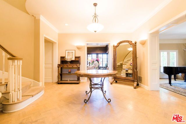 1717 CHEVY CHASE Drive, Beverly Hills, CA 90210