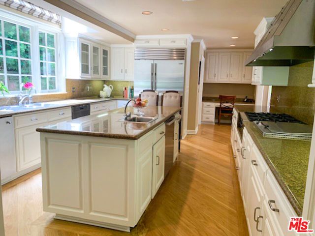 1717 CHEVY CHASE Drive, Beverly Hills, CA 90210