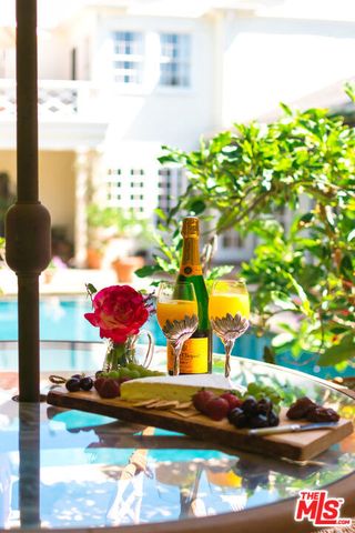 1717 CHEVY CHASE Drive, Beverly Hills, CA 90210