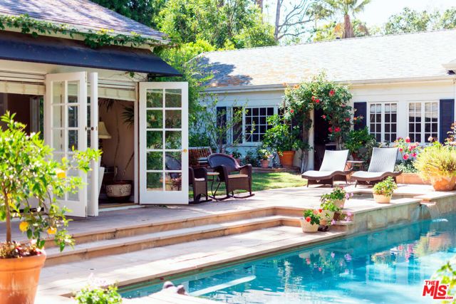 1717 CHEVY CHASE Drive, Beverly Hills, CA 90210