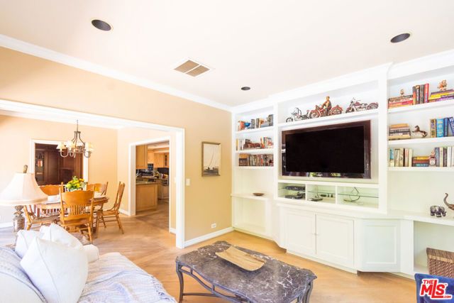 1717 CHEVY CHASE Drive, Beverly Hills, CA 90210