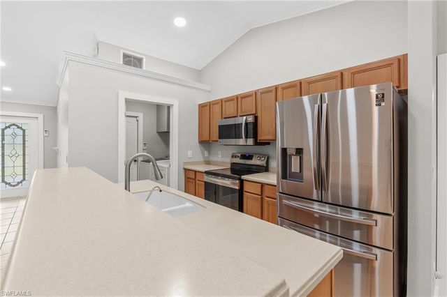 2004 NE 35th ST, Cape Coral, FL 33909