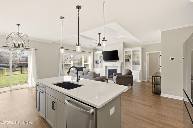 1302 Conservatory Ln, Louisville, KY 40223