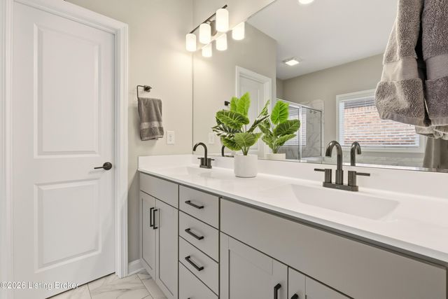 1302 Conservatory Ln, Louisville, KY 40223