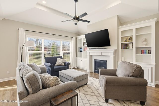 1302 Conservatory Ln, Louisville, KY 40223