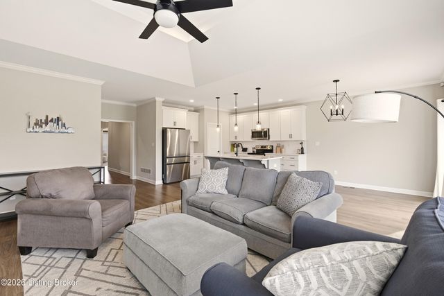 1302 Conservatory Ln, Louisville, KY 40223